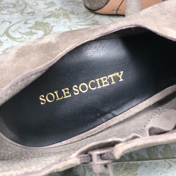 Gray taupe heeled booties - Picture 3 of 5